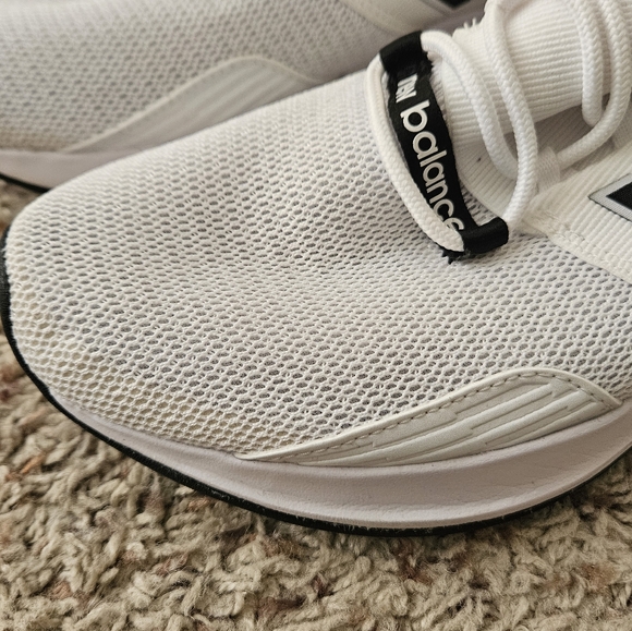 White New Balance, women's 11 - Picture 5 of 5